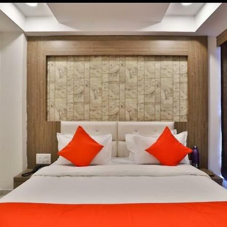 אחמדאבאד Hotel Pathik Villa מראה חיצוני תמונה