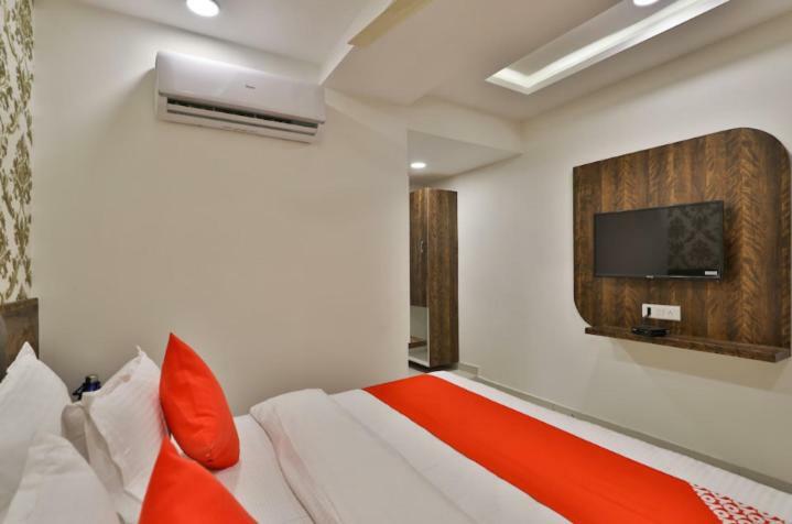 אחמדאבאד Hotel Pathik Villa מראה חיצוני תמונה