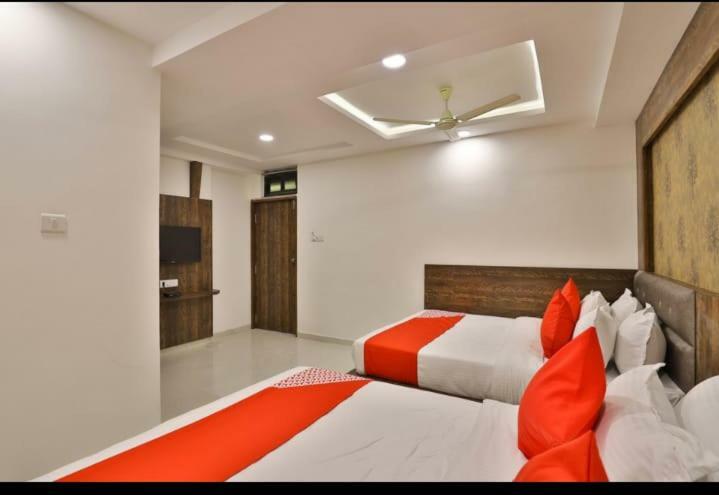 אחמדאבאד Hotel Pathik Villa מראה חיצוני תמונה