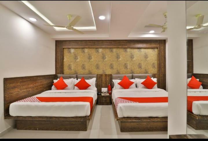 אחמדאבאד Hotel Pathik Villa מראה חיצוני תמונה